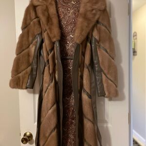 Elegant Brown  Fur Coat Leather